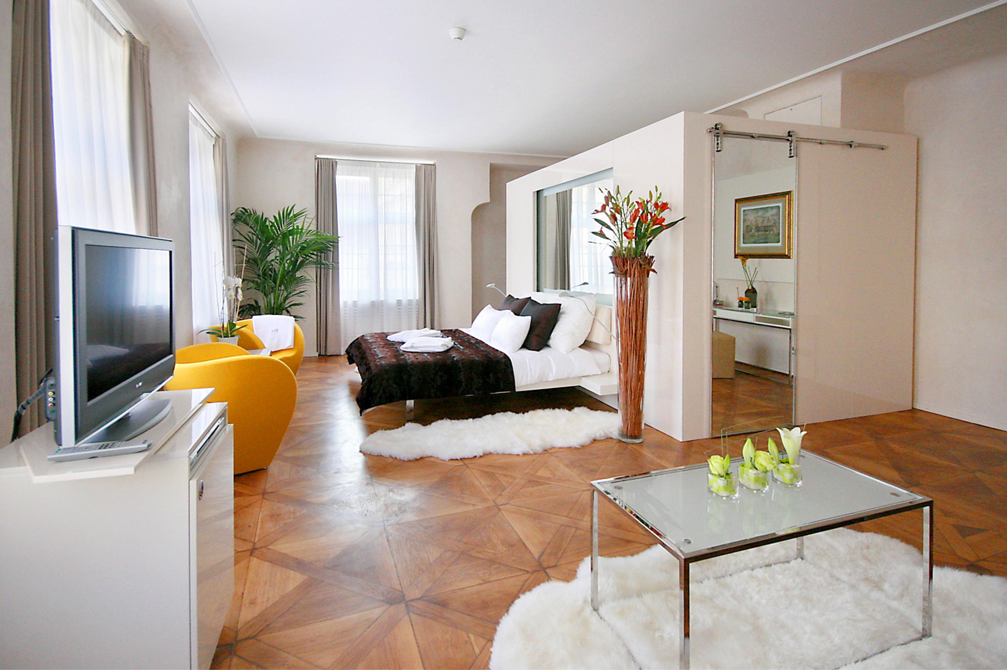 Three Storks Hotell Prag Exteriör bild A typical studio apartment