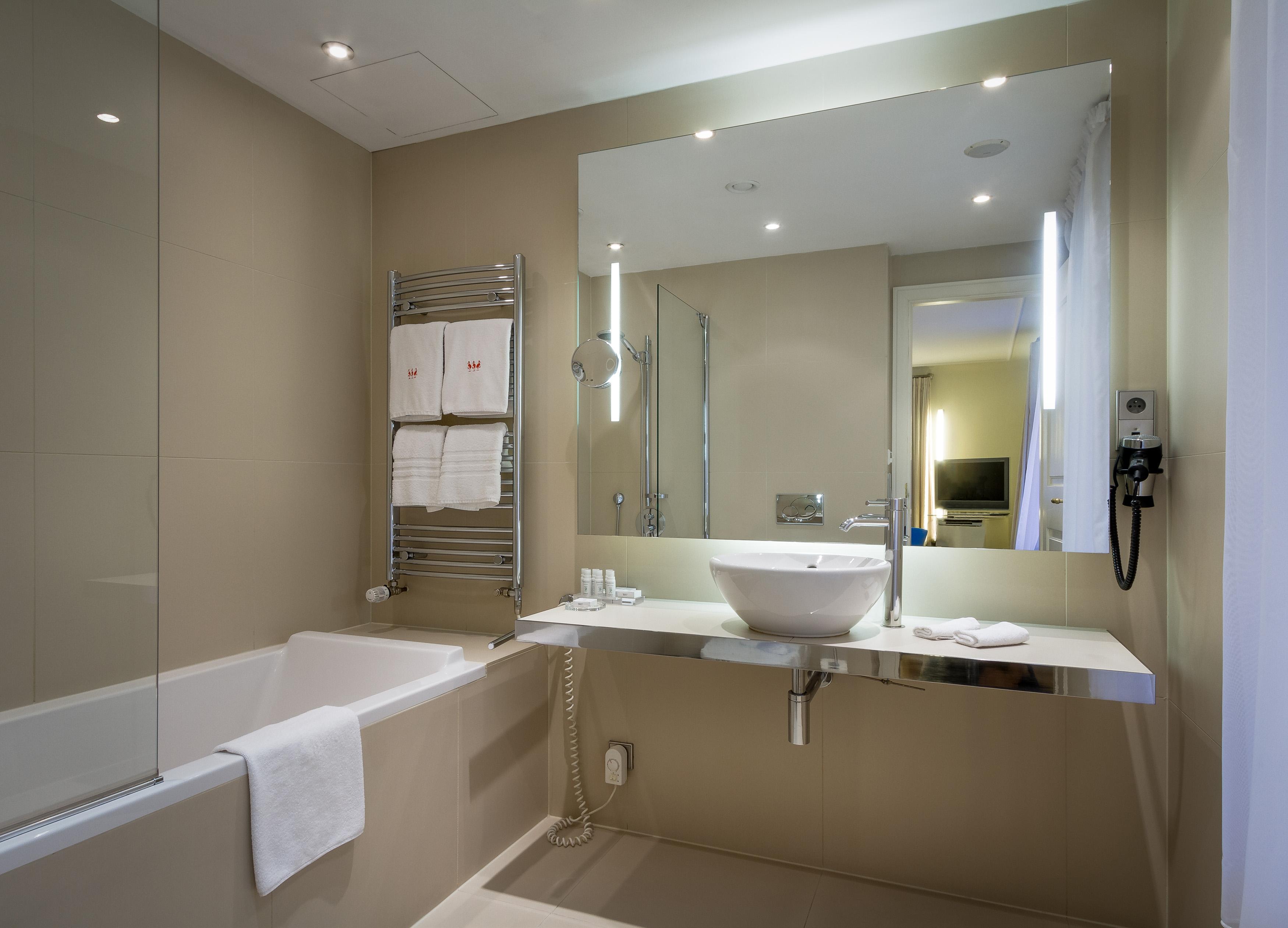 Three Storks Hotell Prag Exteriör bild Bathroom