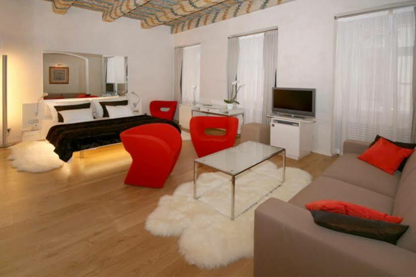 Three Storks Hotell Prag Exteriör bild A typical studio apartment